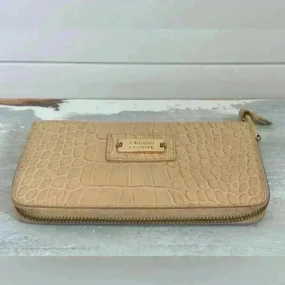 Badgley Mischka Wallet Purse Wristlet